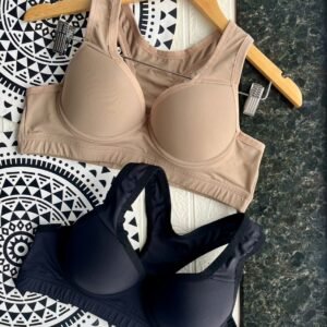 Top nadador feminino com bojo reforçado, ideal para alta performance e conforto durante atividades