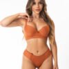 Conjunto de lingerie básico liso em poliamida, com sutiã de elástico reforçado e calcinha fio duplo, exibido em fundo neutro.
