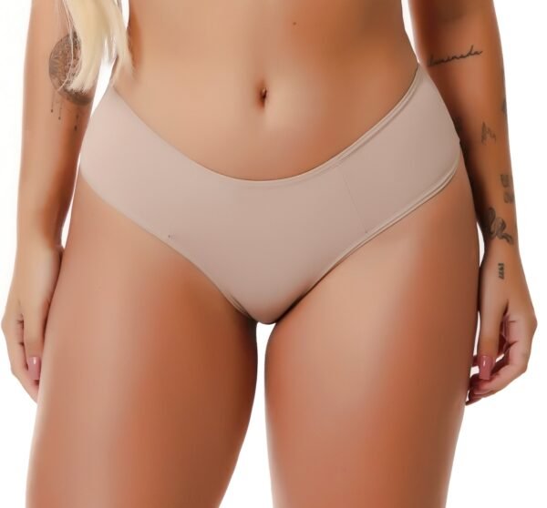 Calcinha Tanga Pala Larga – Elegância, Conforto e Alta Cobertura! ✨💖 A Calcinha Tanga Pala Larga é perfeita para quem busca um modelo que una sofisticação, conforto e segurança no dia a dia. Com um design pensado para oferecer ajuste perfeito e bem-estar, essa peça é indispensável no guarda-roupa feminino. 🌟 Modelagem Elegante e Confortável Possui pala larga, proporcionando um caimento firme e confortável, sem apertar ou incomodar. A alta cobertura no bumbum garante maior segurança, evitando desconfortos e permitindo liberdade de movimento. Ideal para quem prefere um modelo mais discreto, sem perder a delicadeza e a sofisticação. 🌿 Materiais de Alta Qualidade Confeccionada em tecido macio e resistente, garantindo durabilidade e conforto prolongado. O forro 100% algodão proporciona um toque suave e respirabilidade, prevenindo irritações e garantindo maior frescor durante o uso. 🛡 Acabamento Cuidadoso para Máximo Conforto Costuras rebatidas, que evitam marcas na pele e aumentam a durabilidade da peça. Viés antialérgico, pensado para proteger a pele sensível e proporcionar um ajuste delicado e seguro. 💡 Ideal para Todas as Ocasiões Seja para o dia a dia, momentos de lazer ou até mesmo ocasiões especiais, essa calcinha se adapta perfeitamente a diferentes looks e necessidades. Seu design elegante permite que seja usada sob roupas mais ajustadas sem marcar, garantindo conforto e discrição o tempo todo. 💖 Sinta-se bem, confiante e confortável com a Calcinha Tanga Pala Larga! 🛍✨
