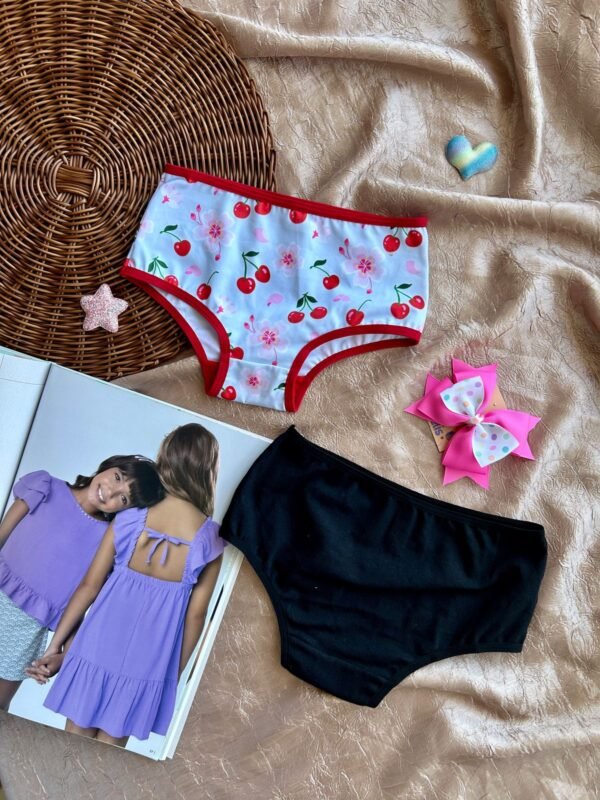 ### **Calcinha Infantil – Conforto e Proteção para o Dia a Dia!** 👧✨ A **Calcinha Infantil** foi pensada para oferecer o máximo de conforto e liberdade para as pequenas. Com **modelagem mais larga e alta cobertura**, garante um ajuste perfeito e seguro, sem apertar ou incomodar. 🌸 **Estampas e cores encantadoras!** Disponível em diversas **cores vibrantes** e **estampas infantis super fofas**, essa peça é perfeita para tornar o dia a dia mais divertido e confortável. 🌿 **100% Algodão – Toque macio e respirável** Produzida em **algodão puro**, proporciona suavidade, respirabilidade e evita irritações na pele sensível das crianças. 🛡 **Viés antialérgico para proteção extra** O acabamento especial foi pensado para evitar alergias e desconfortos, garantindo bem-estar durante o uso. 💖 **Perfeita para qualquer momento!** Seja para brincar, estudar ou dormir, essa calcinha oferece o conforto que as crianças precisam em todas as fases do dia!